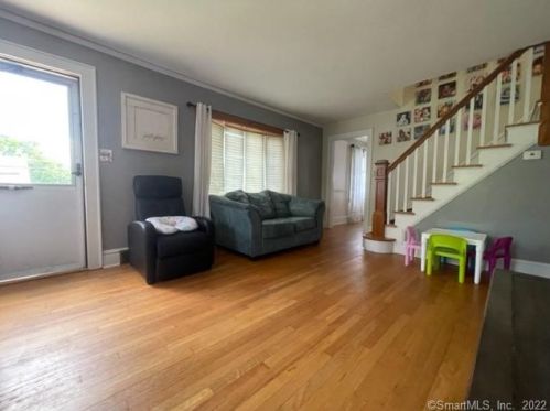 16 Esther Ave, Waterbury CT  06708-4819 exterior
