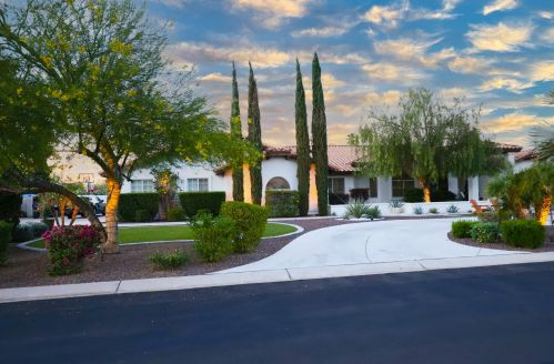 5320 Soft Wind Dr, Glendale, AZ 85310-3735