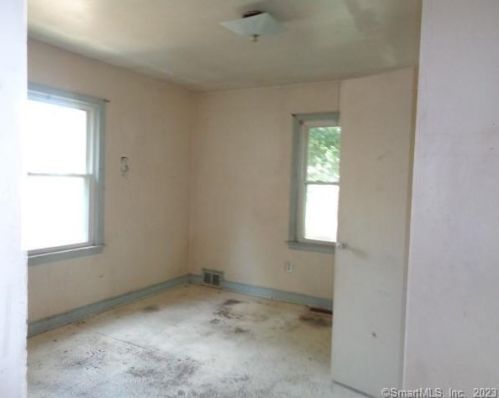 515 Hunting Hill Ave, Middletown, CT 06457-5209
