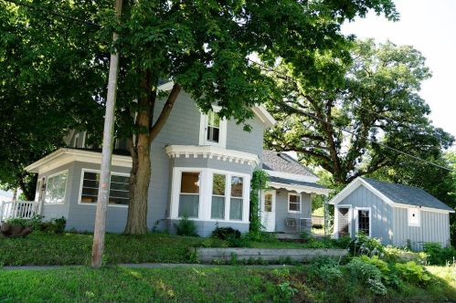 1602 Pearl St, Newburg Corners, WI 54614-8880