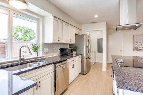 2131 Blossom Ln, Richardson TX  75081-4703 exterior