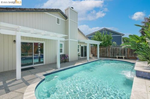 3889 Oak Grove Ct, Oakley CA  94561-4218 exterior