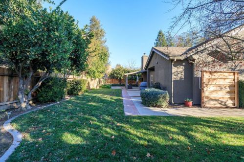 1955 Tuolumne Rd, Turlock CA  95382-8912 exterior