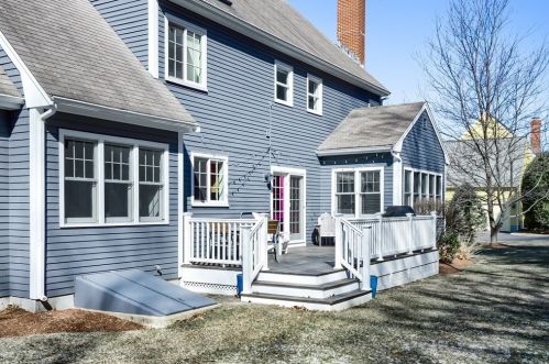 9 Kemble Dr, Shrewsbury MA 01545-1690 exterior