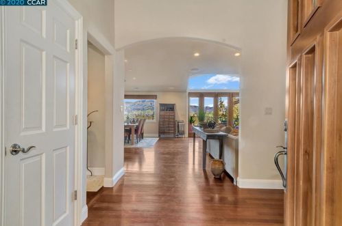 1 Sky Ter, Danville, CA 94526-3735