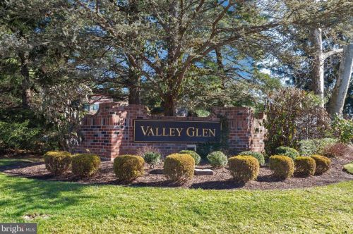 1813 Valley Glen Rd, Melrose Park, PA 19027-1755