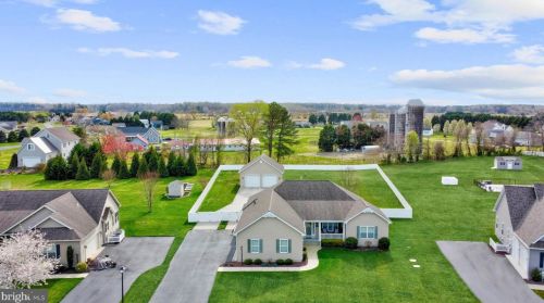 16567 Sweetwater Dr, Milton, DE 19968-3062