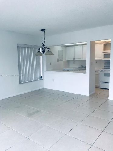 17600 68th Ave, Hialeah, FL 33015-4018