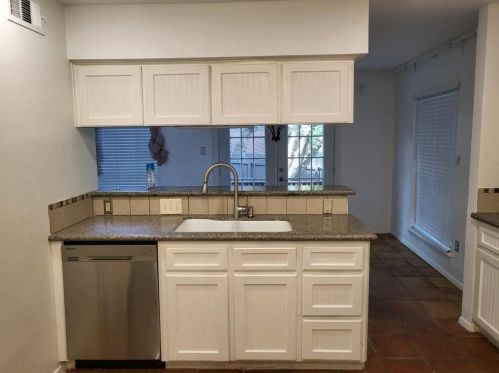 8136 Ceberry Dr, Austin TX  78759-8741 exterior