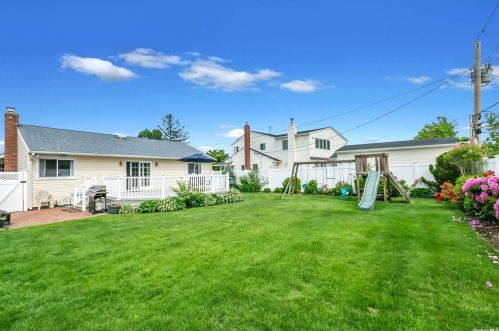 56 Haverford Rd, Hicksville NY  11801-3431 exterior