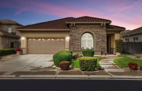 5025 Gold River Ct, Riverbank, CA 95367-9447