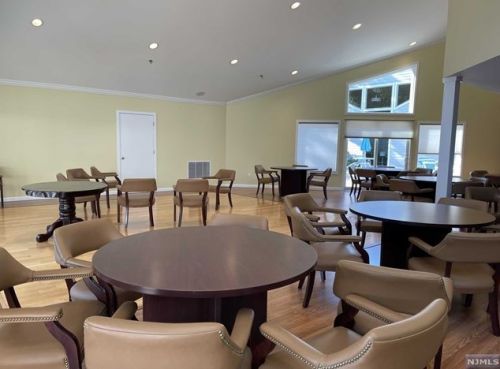 31 Erskine Ct, Mahwah NJ  07430-2014 exterior