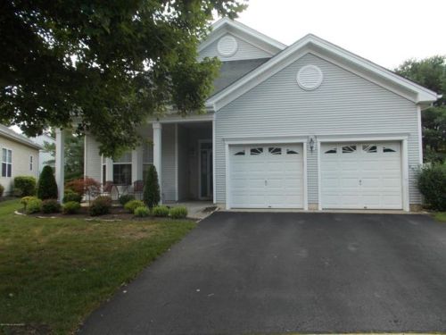9 Summerfield Dr, Lakewood, NJ 08701-7372