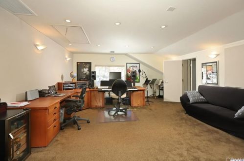 2700 El Caminito, Glendale CA 91214-2934 exterior