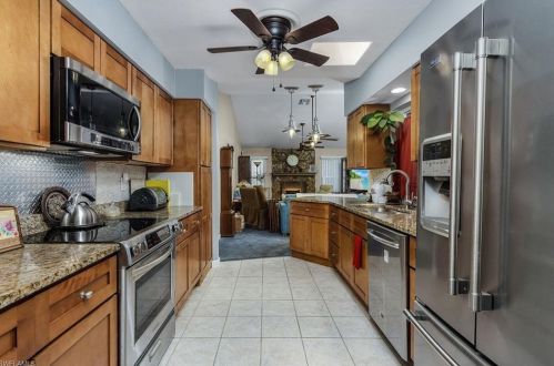 2313 16th St, Cape Coral, FL 33990-3888
