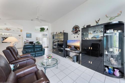 121 Sabal Lake Dr, Naples, FL 34104-6407