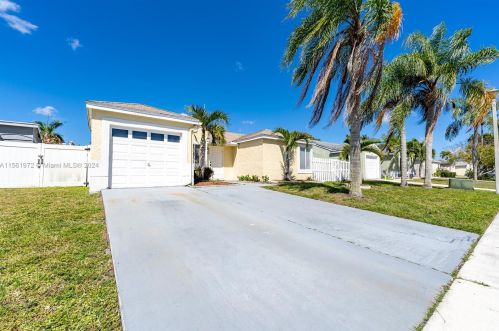 18825 Cloud Lake Cir, Boca Raton, FL 33496-2129