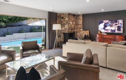 3584 Sepulveda, Van Nuys CA 91402-4305 exterior