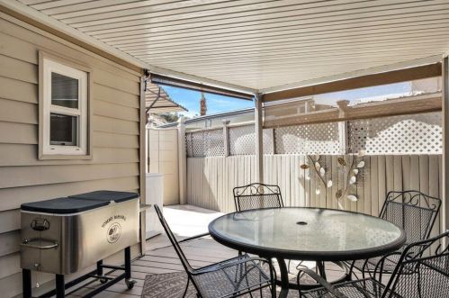 70 Santa Monica St, Palm Springs CA  92264-5257 exterior