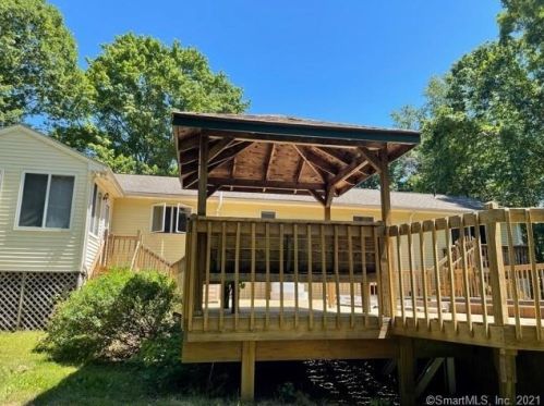 15 Lena Dr, Uncasville CT  06382-1405 exterior