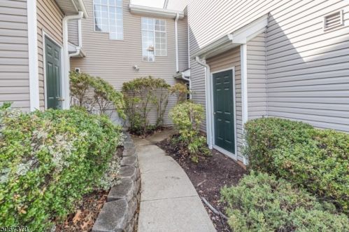 5 Four Oaks Rd, Bedminster, NJ 07921-2054