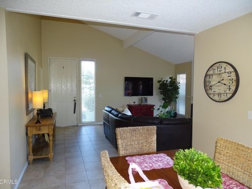 704 Holly Ave, Oxnard CA 93036-1907 exterior