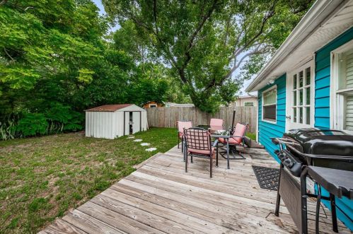 581 Dixie Hwy, Tarpon Springs FL  34689-5718 exterior