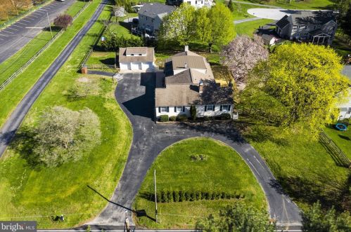 388 Bishop Hollow Rd, Newtown Square PA  19073-3901 exterior