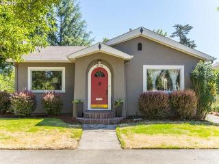 3246 54th Ave, Portland, OR 97206-2147