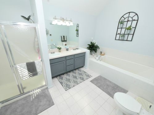 5 Minto Ct, South Setauket NY  11720-2884 exterior