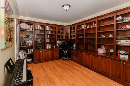 51 Hastings Rd, Dedham MA 02026-5407 exterior