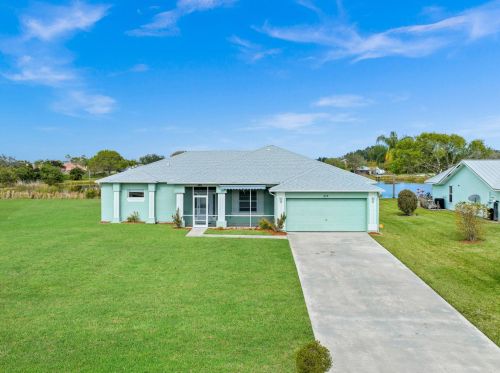 215 Deerwood Ln, Fort Pierce, FL 34947-3429