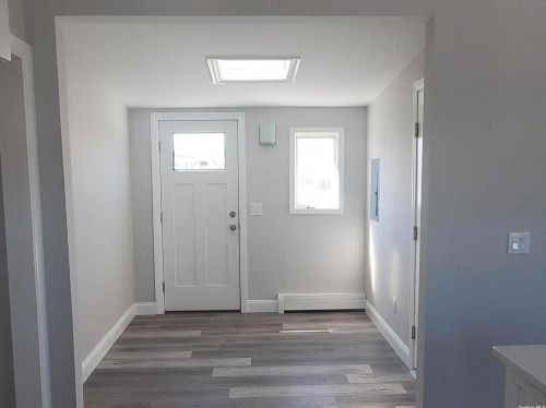 40 Santa Barbara Rd, North Lindenhurst, NY 11757-6731