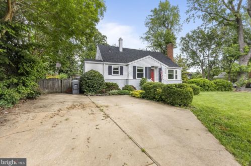 7000 Lee Park Ct, Falls Church, VA 22042-3908