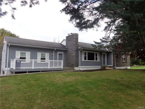 15 Boniello Dr, Mahopac, NY 10541-2811