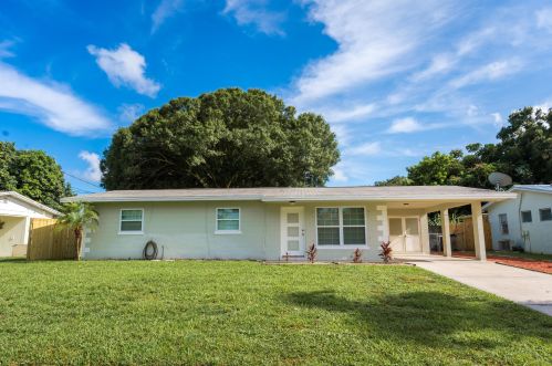 1007 Antilles Ave, Fort Pierce, FL 34982-3526
