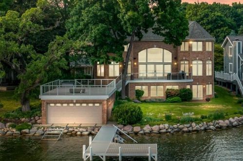 2713 Burries Rd, Chenequa WI  53029-9352 exterior