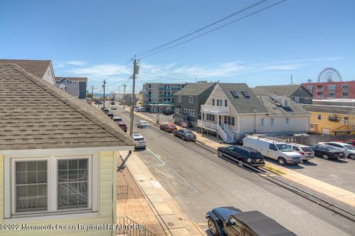 42 Kearney Ave, Pelican Island NJ  08751-1922 exterior