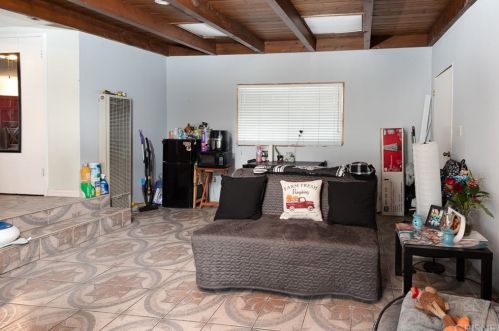 6201 Kraft Ave, North Hollywood CA  91606-4123 exterior