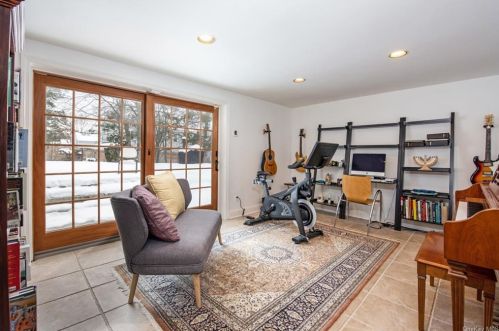 6 Bonwit Rd, Rye Brook NY  10573-1903 exterior