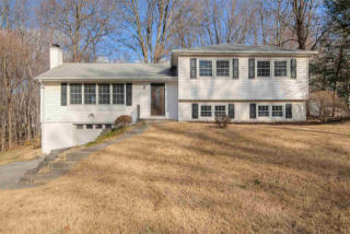 5 Sandi Dr, Poughkeepsie, NY 12603-6005
