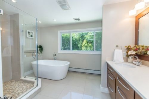 19 Marisa Ct, West Milford NJ  07480-3000 exterior