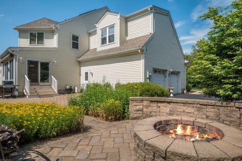 12 Country Meadow Rd, Hackettstown NJ  07840-5205 exterior