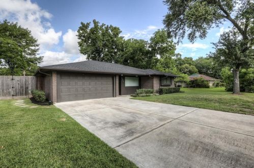 2406 Cunningham Dr, Pearland TX  77581-3950 exterior