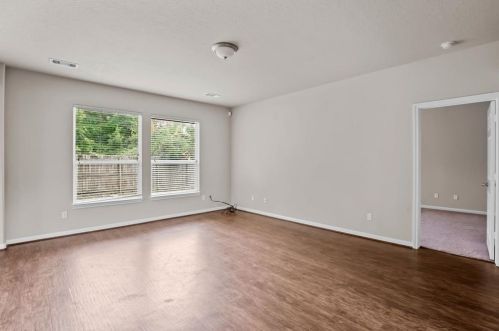 996 Oakglen Dr, Conroe TX  77378-5743 exterior