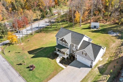 4334 Fostoria Dr, New Kensington, PA 15068-6814