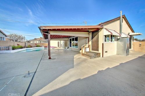 5207 Stevely Ave, Lakewood CA  90713-2114 exterior