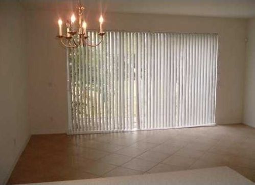 947 Pipers Cay Dr, West Palm Beach, FL 33415-4008