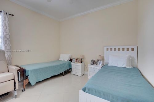 160 Saratoga Ave, Fort Pierce FL  34953-5974 exterior