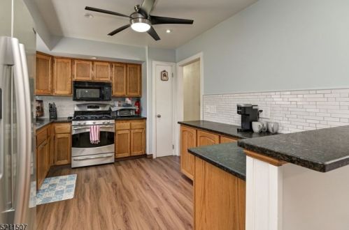 8 Glencross Rd, West Milford Lakes NJ  07480-2206 exterior